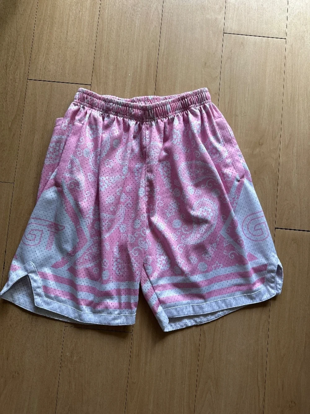 Pink and White Basketball Shorts GT Paisley Size Medium Workout Casual Men's